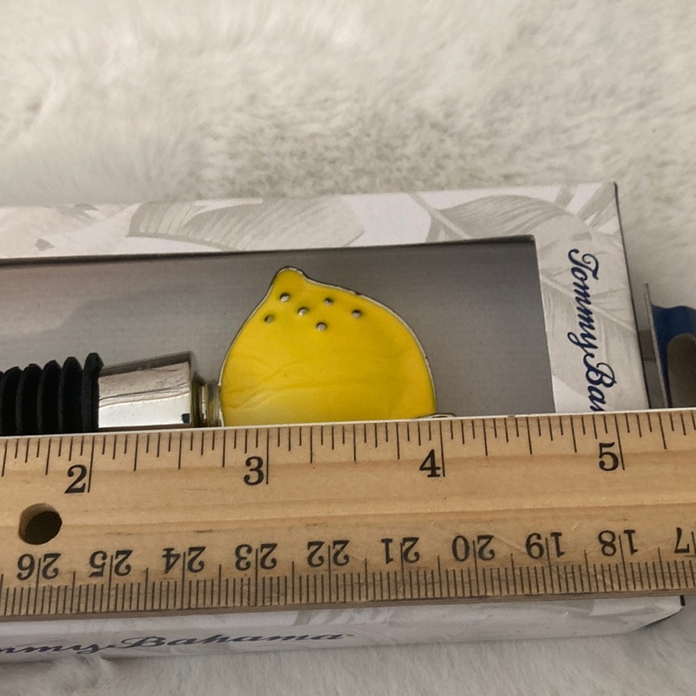 Tommy Bahama Lemon Bottle Stopper - Picture 4 of 5